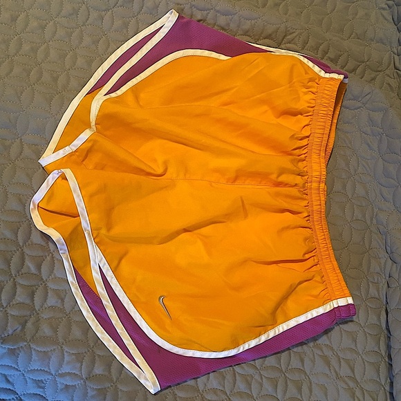 Nike Dri-Fit Women Tempo Running Cross-Fit Shorts Lined sz Med Orange - Picture 1 of 4